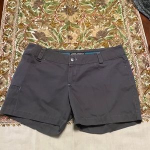 Women’s shirt under armour size 12